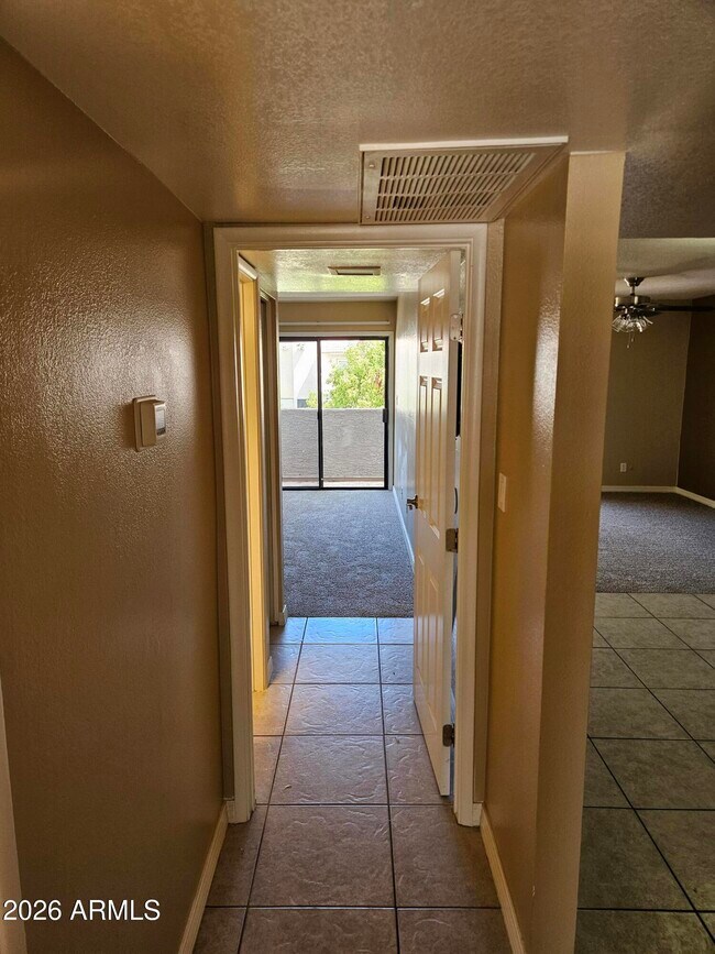 Building Photo - 835 N Granite Reef Rd