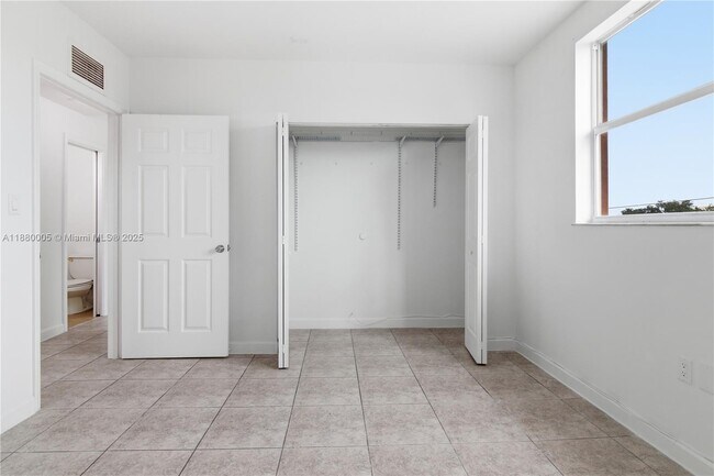 Building Photo - 529 NE 62nd St