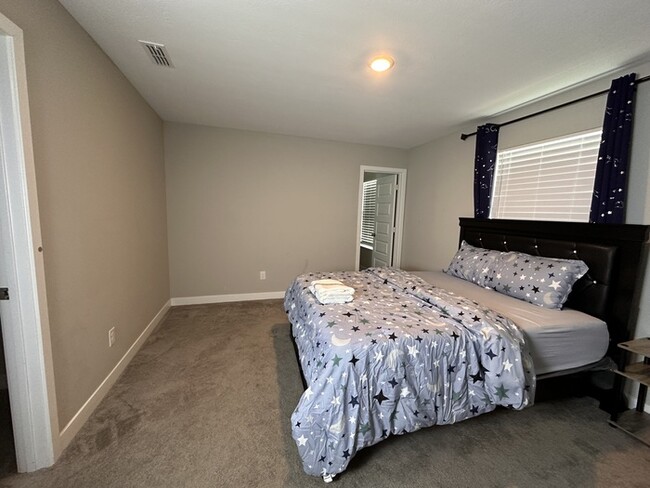 Building Photo - Danville furnished 5 bedrooms