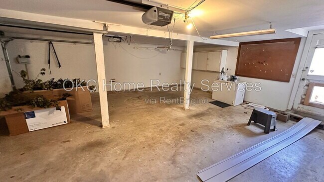 Building Photo - 6316 N Drexel Blvd