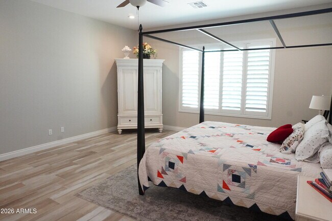 Building Photo - 2910 E Wildhorse Dr
