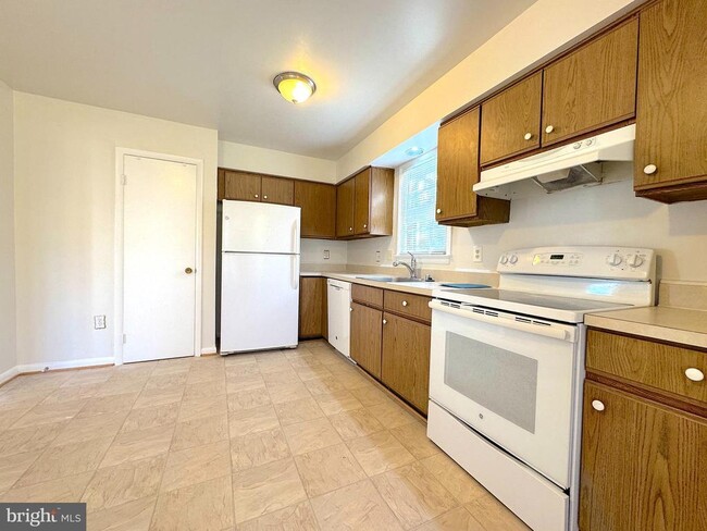 Building Photo - 12214 Dapple Gray Ct