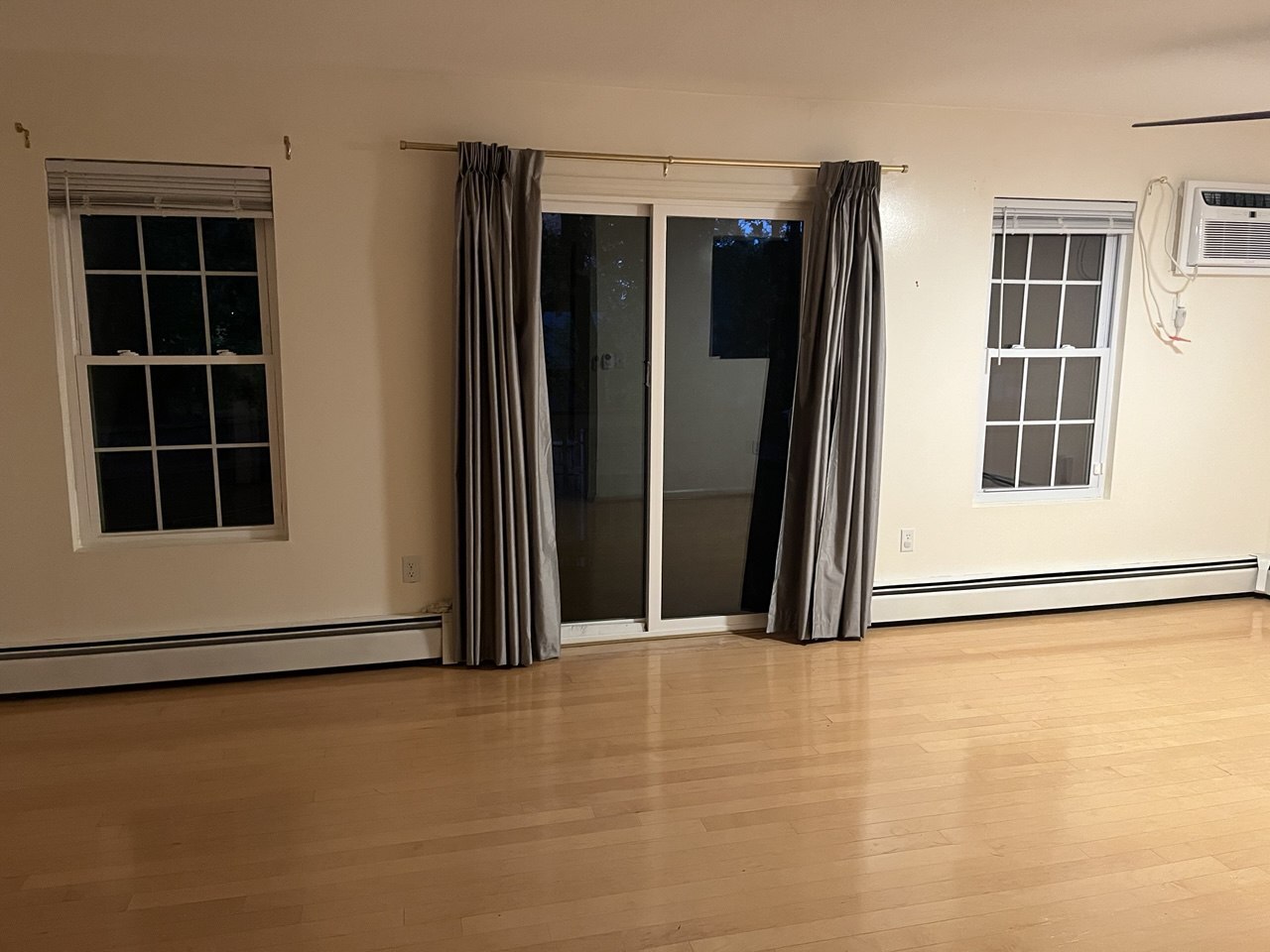 Building Photo - 565 Quaker Ln