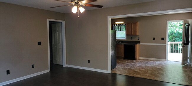 Building Photo - So CLEAN and AFFORDABLE~