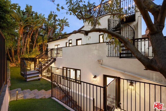 Building Photo - 1472 Kings Rd
