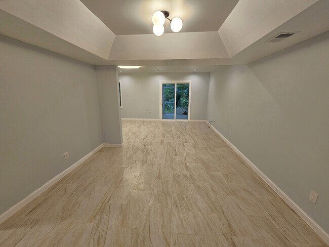 Building Photo - 35 Summercreek Dr