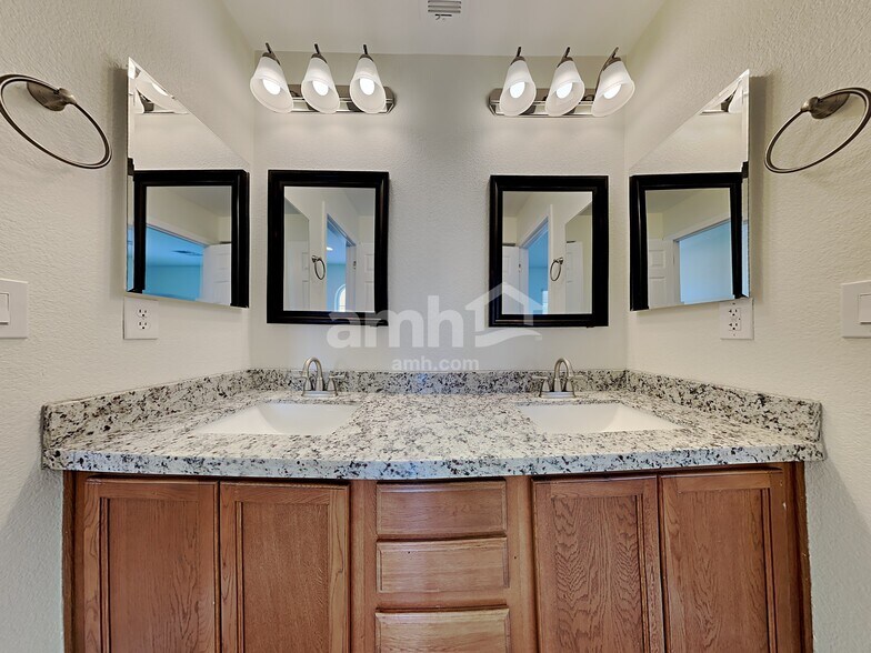 Building Photo - 7956 Dell Ridge Ave.