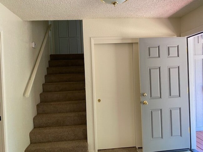 Building Photo - 11212 Torrey Pines Dr