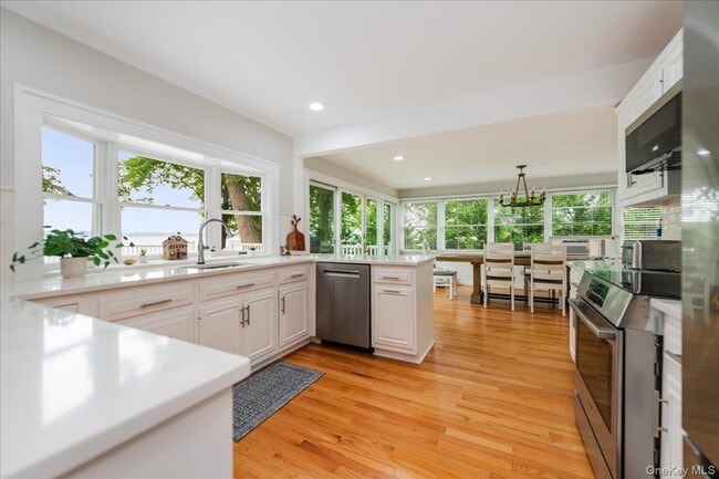 Building Photo - 100 W Shore Dr