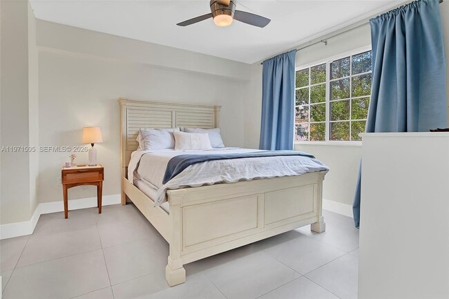 Building Photo - 2009 SE 10th Ave