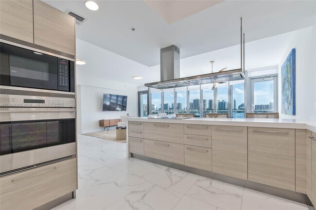 Building Photo - 17301 Biscayne Blvd