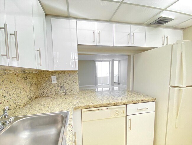 Building Photo - 6830 Indian Creek Dr
