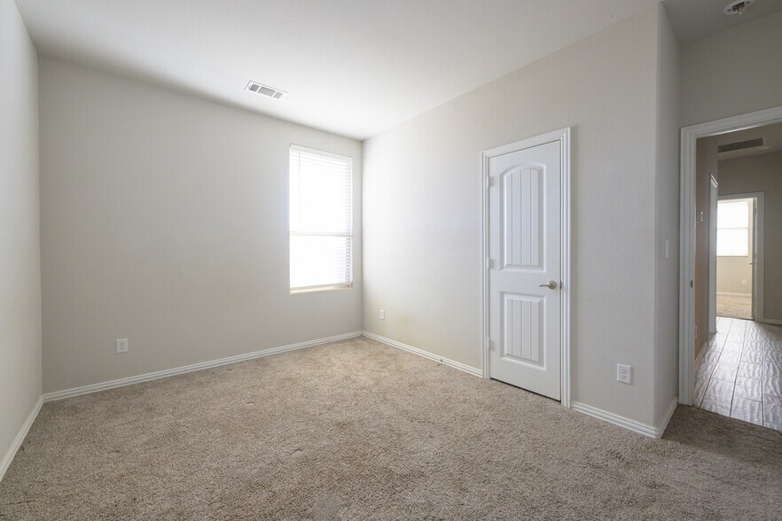 Building Photo - 6900 Brite Rd