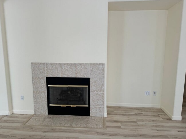 Building Photo - 877 Emerald Hills Cir