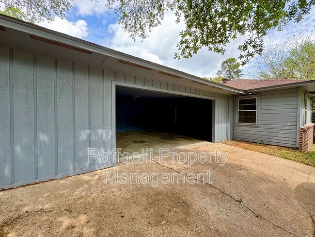 Building Photo - 3901 Wood St