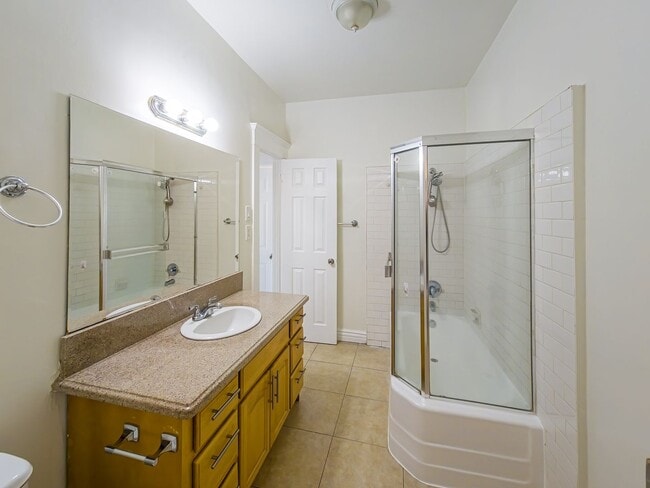 Building Photo - 126 E Garfield Ave