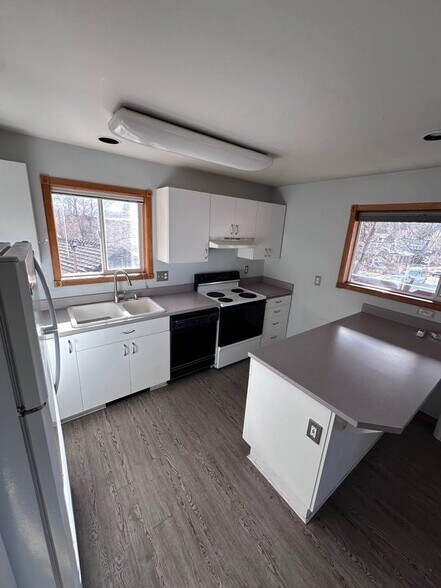 Building Photo - 248 NW Riverside Blvd