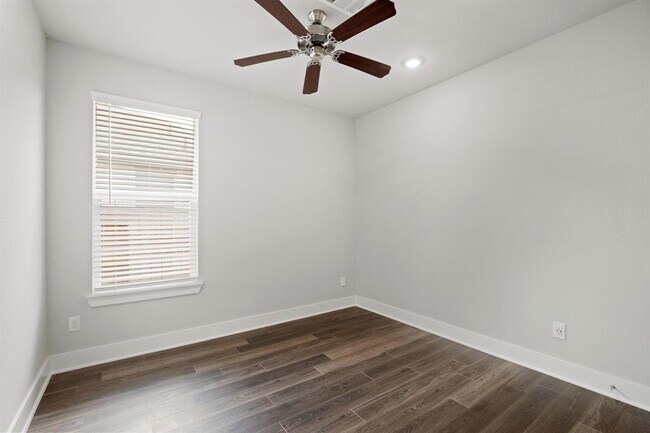 Building Photo - 10635 Cascade Crk Dr