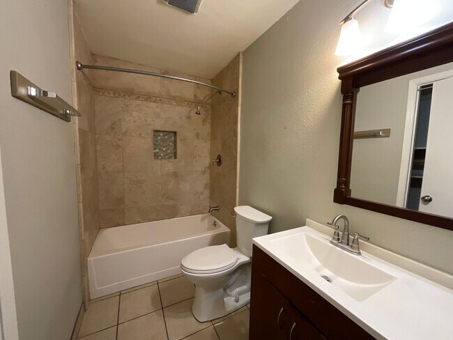 Building Photo - 3-Bedroom Home in Downtown Burnet with Large Fenced Yard!