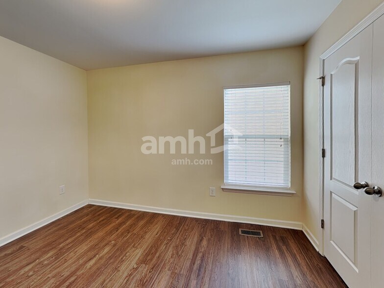 Building Photo - 1324 Lombar St