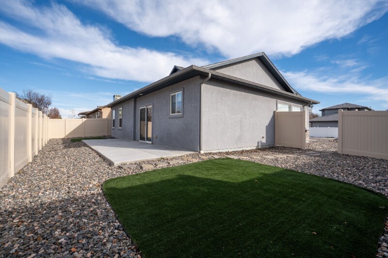 Building Photo - 383 Sage Way