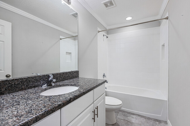 Building Photo - 7055 Summer Holly Pl
