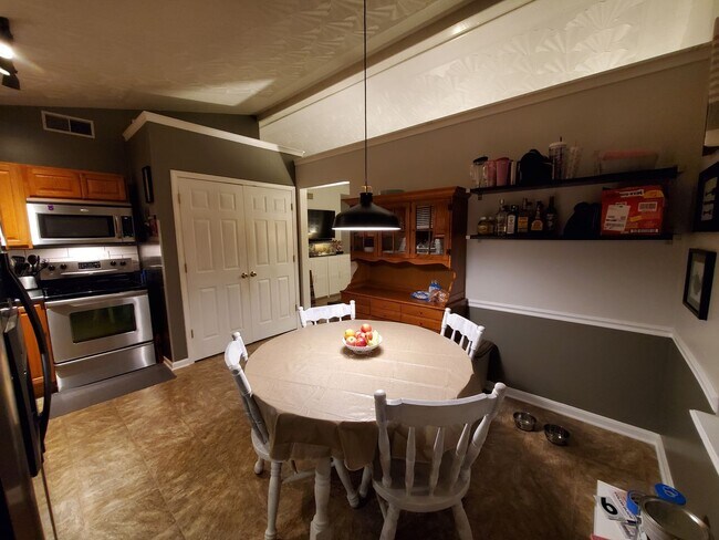 Building Photo - Beautiful Brick Ranch Home  Located in Spring Falls Neighborhood