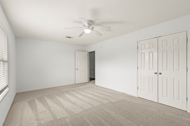 Building Photo - 2111 Blue Water Bay Dr