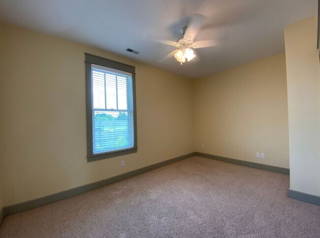 Building Photo - 235 W Dodds St