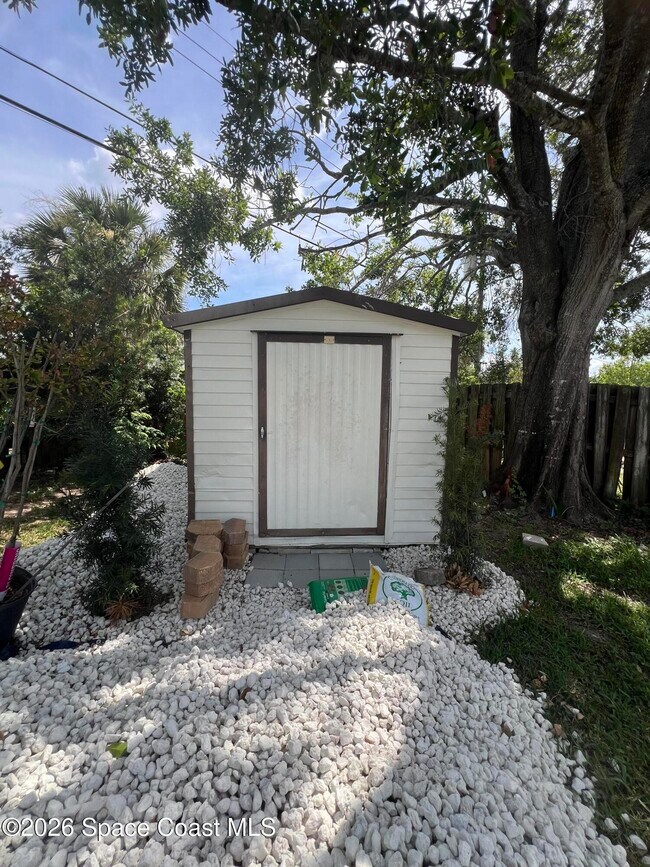 Building Photo - 730 Glade Rd