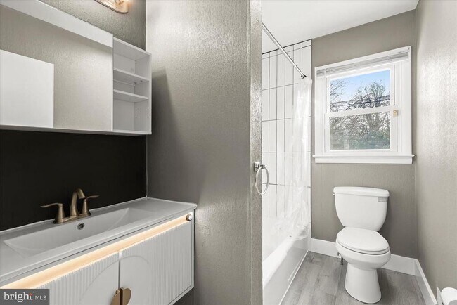 Building Photo - 517 Winters Ln