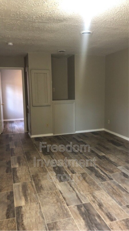 Building Photo - 5239 Pocahontas Dr