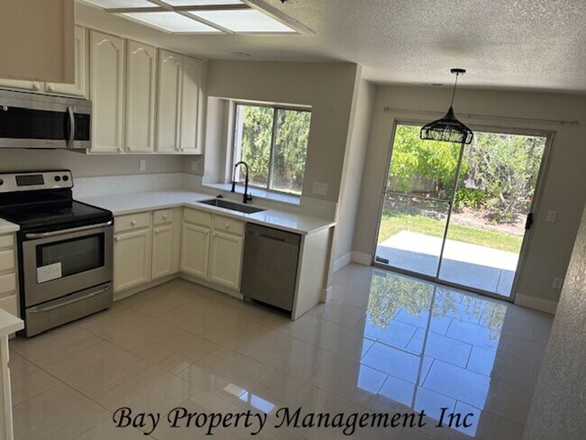 Building Photo - Nicely Updated 3 bedroom, 2 bath Home in t...