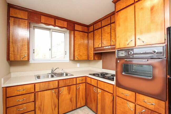 Building Photo - Lovely rental in Nashville with great views of the Cumberland River!  Coming Soon!