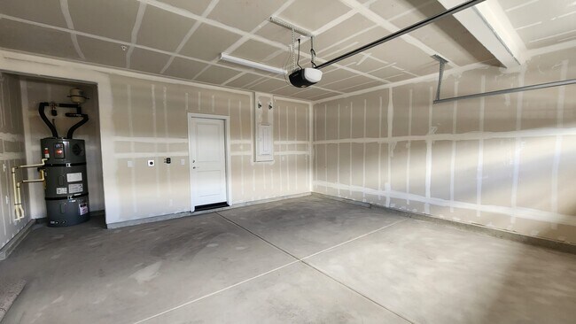 Building Photo - 1565 Pinchot Dr