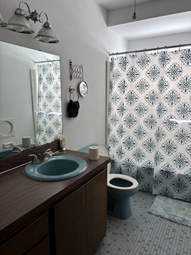 Building Photo - 3 BED, 1.5 BATH IN DOWNTOWN PLYMOUTH