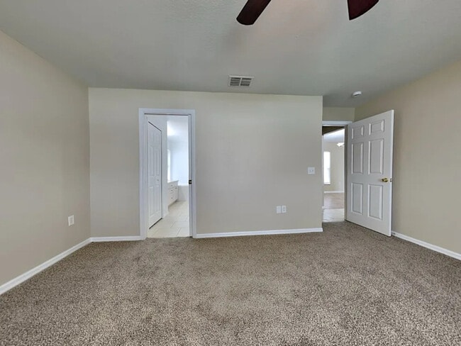 Building Photo - 3204 Thoroughbred Loop N