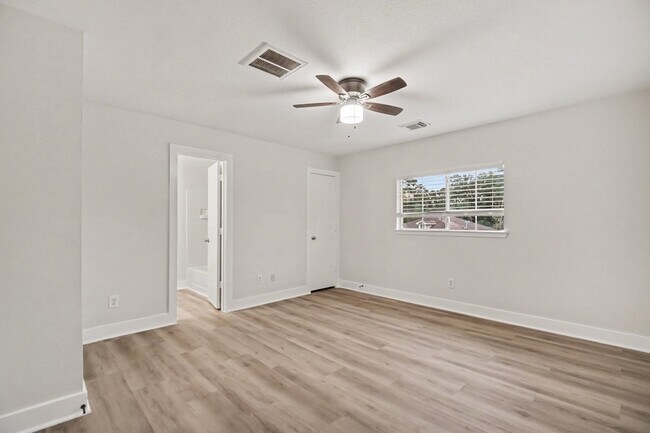 Building Photo - 431 Laurel Timbers Dr