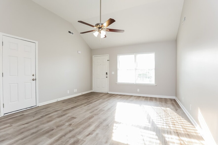 Building Photo - 3025 Ace Wintermeyer Dr