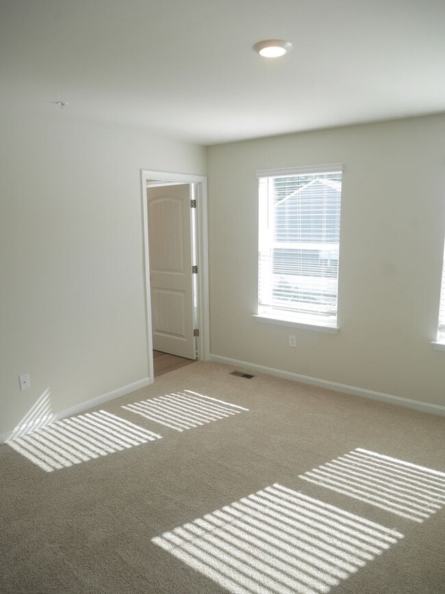 Building Photo - Live Modern in Salisbury – 3BR Townhome wi...