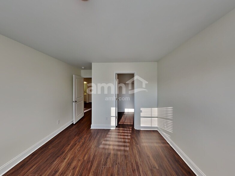 Building Photo - 209 Malayna Dr S