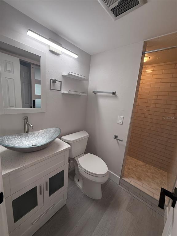 Building Photo - 4700 Cove Cir