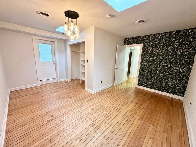 Building Photo - 229 Elm St