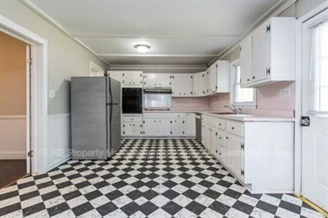 Building Photo - 206 Floral Park