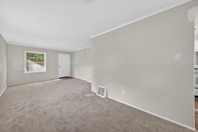 Building Photo - 115 Spring Garden Dr