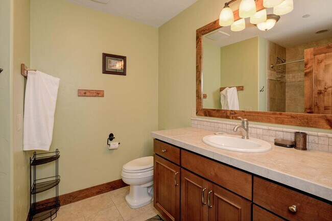 Building Photo - 14 Peaks View Dr