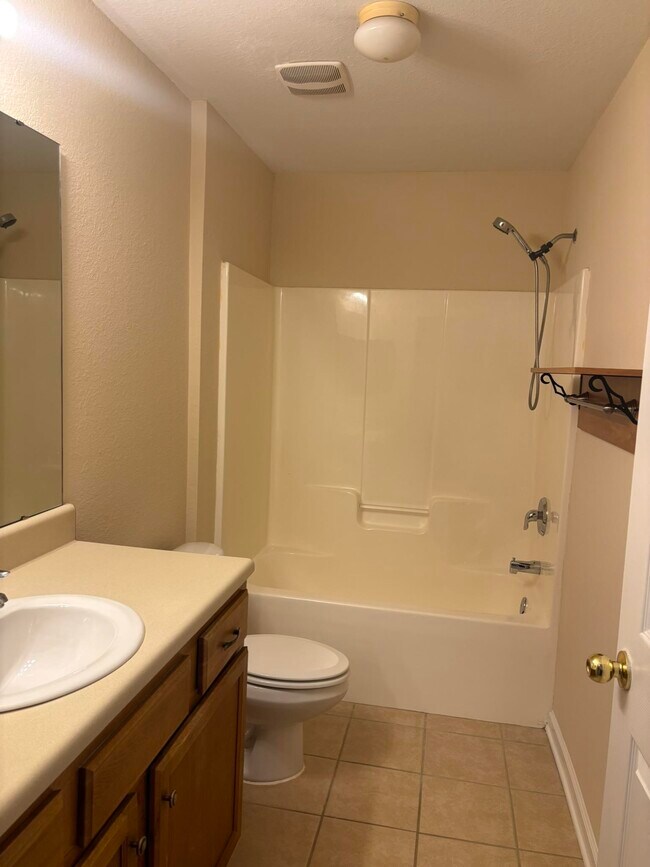Building Photo - 4434 Gearhart Rd