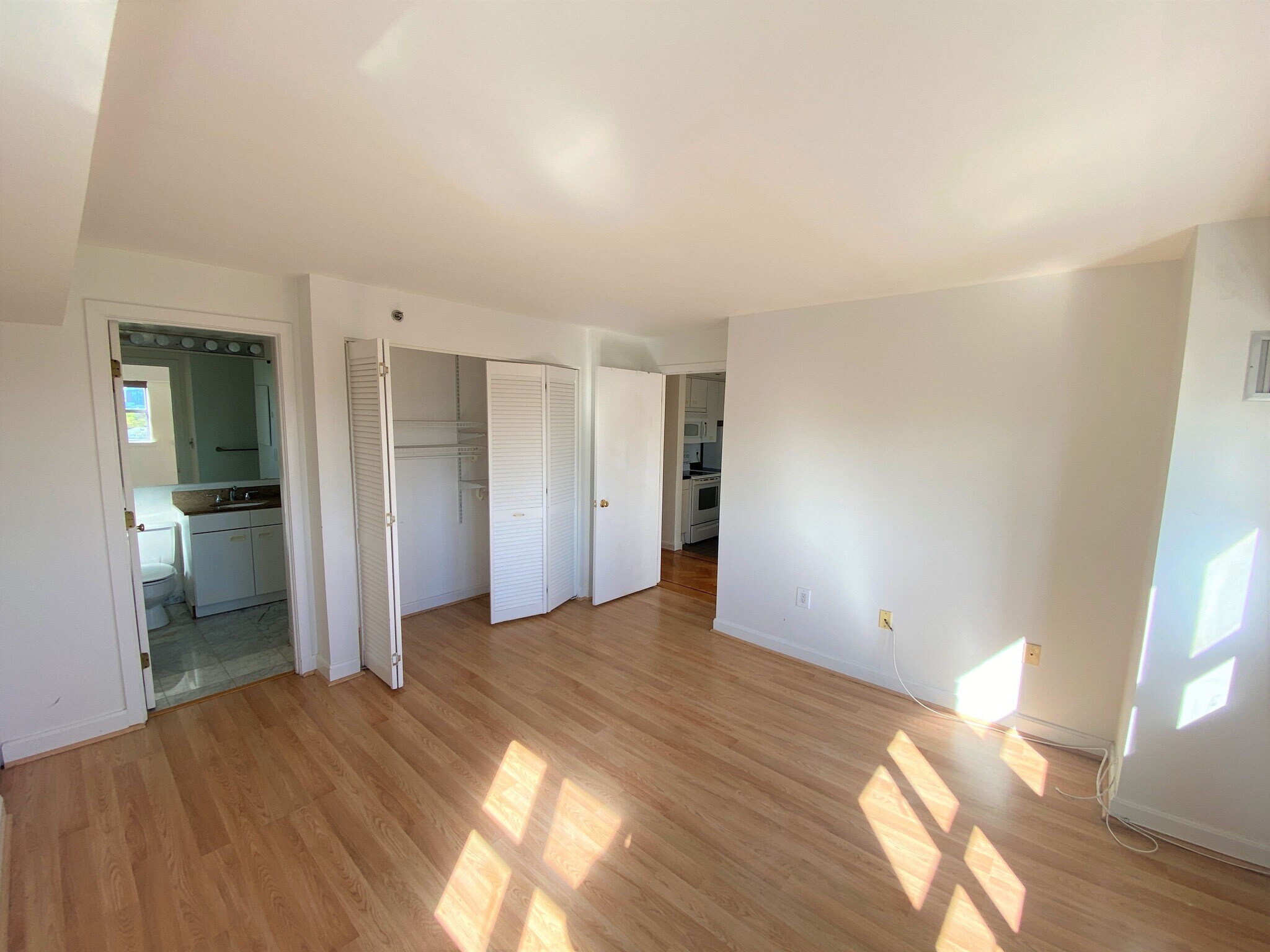 Building Photo - 931 Massachusetts Ave