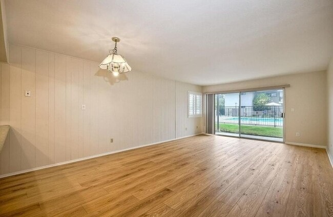 Building Photo - First-Floor 2BR Condo with Pool Access & Covered Parking in La Bonita