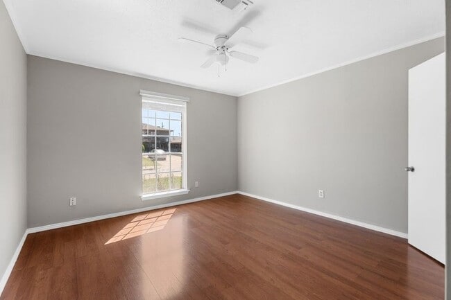 Building Photo - 15839 El Estado Dr